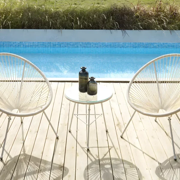 Salón de jardín ALIOS II de resina tejida en blanco: 2 sillones y una mesa